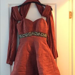 beautiful short prom dress!